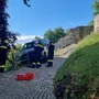 Fahrzeug kam am Brucker Schlossberg vom Weg ab und steckte fest