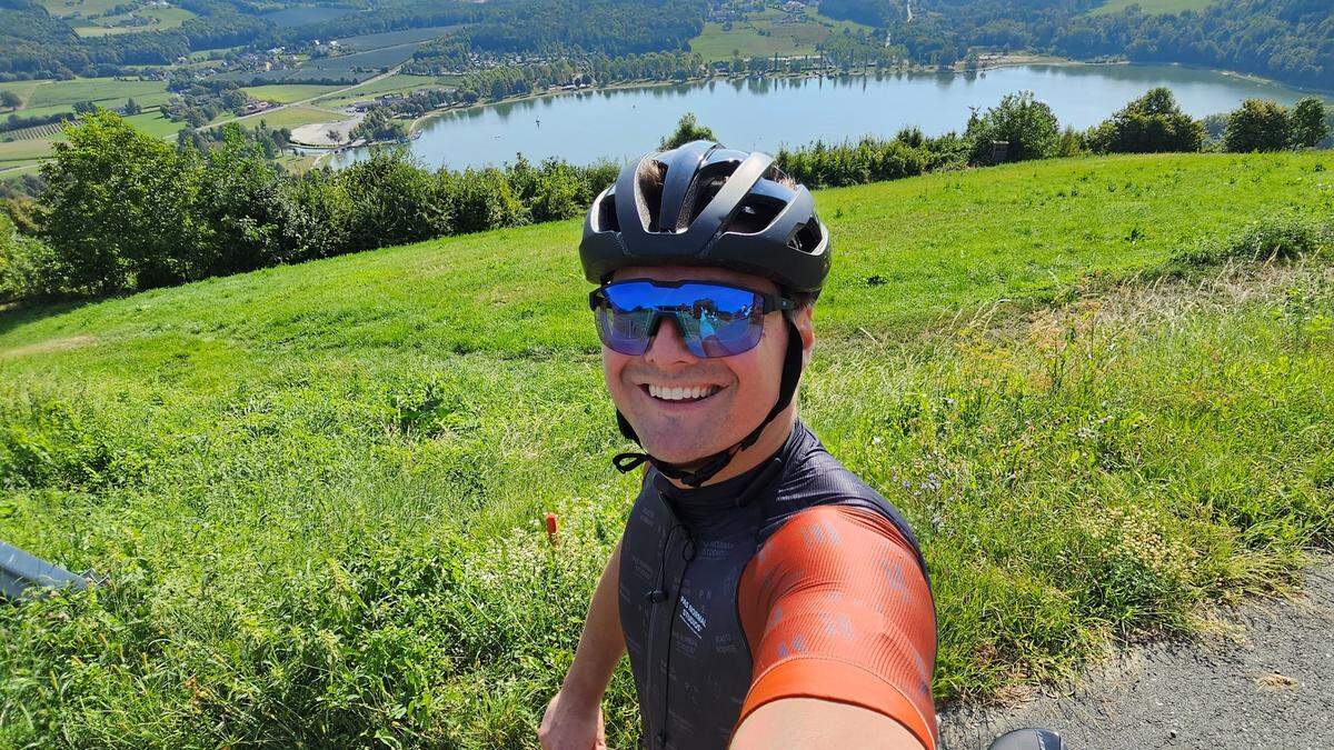 Erkannt? Neos-Landeschef Niko Swatek bei der Radtour