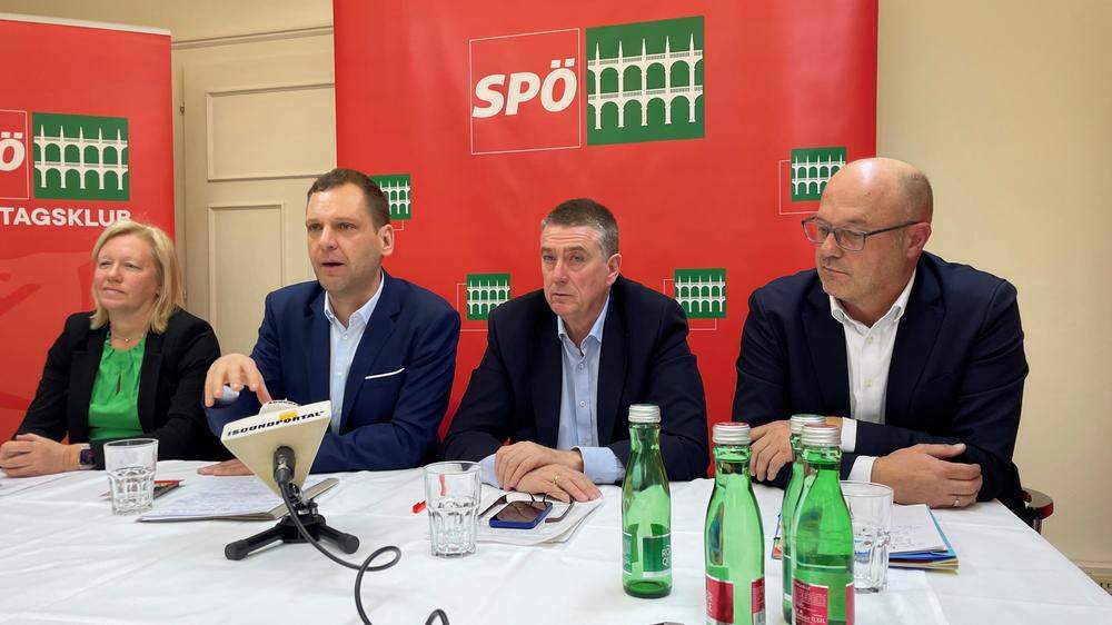 Sorgen sich ums Gesundheitswesen: Verena Nussbaum, Philip Kucher, Klaus Zenz (SPÖ) und Josef Harb (ÖGK, rechts)