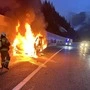 Ein Kleinbus brannte am Samstag auf der A10 Tauernautobahn lichterloh