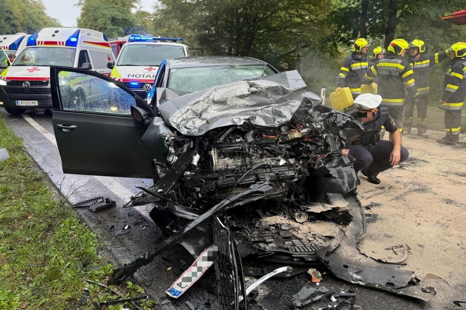 Betrunken Kind (3) vom Kindergarten abgeholt, dann Unfall gebaut