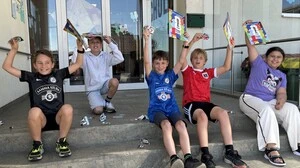 Lukas, Fabian, Marvin, Niklas und Sara aus der 3b der Volksschule St. Veit am Vogau sind im Panini-Fieber