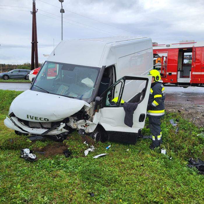 Die beiden verletzten Fahrer wurden ins Krankenhaus eingeliefert