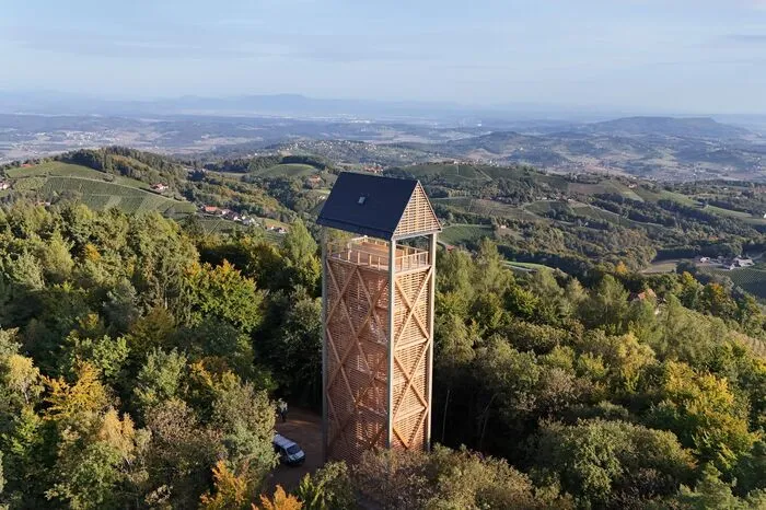 Die neue Aussichtswarte am Demmerkogel
