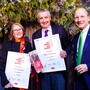 Ilse und Martin Bartenstein (v. l.) wurden für ihr Lebenswerk ausgezeichnet. Rechts am Bild: Sponsorenvertreter Urs Harnik-Lauris, Leiter Konzernkommunikation Energie Steiermark