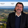 Bürgermeister Josef Wallner vor der neuen Website der Stadtgemeinde Deutschlandsberg