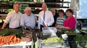  ÖVP-Bundesparteichef Christian Stocker mt Landesparteichefin Manuela Khom und Kurt Hohensinner und Standlern