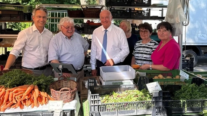  ÖVP-Bundesparteichef Christian Stocker mt Landesparteichefin Manuela Khom und Kurt Hohensinner und Standlern