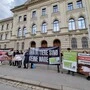 Der Verein gegen Tierfabriken demonstrierte vor dem Start der Verhandlung vor dem Grazer Landesgericht