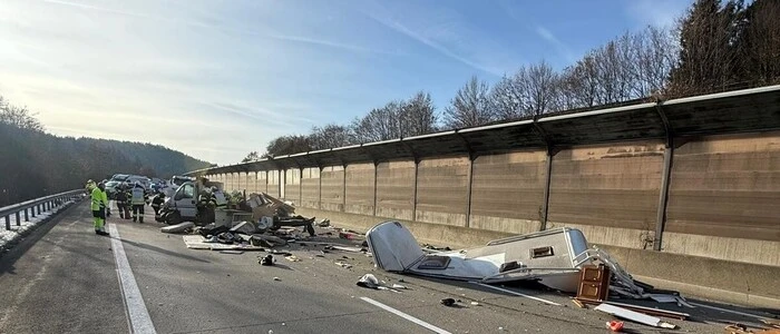 Trümmerteile auf der A2 zwischen Laßnitzhöhe und Gleisdorf