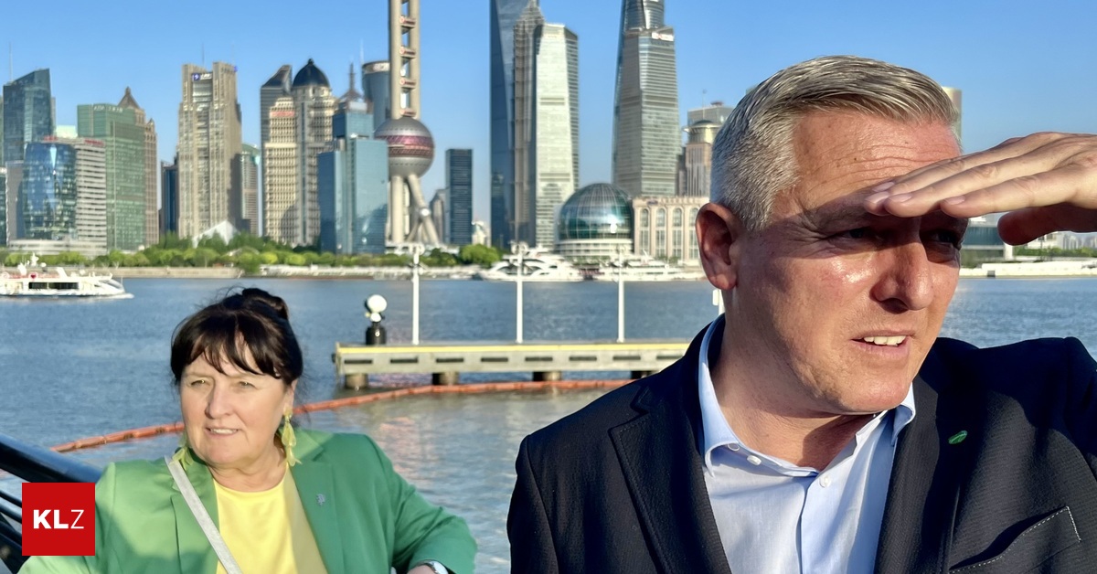 China-Delegation-Die-T-r-nach-China-ist-weit-aufgesto-en