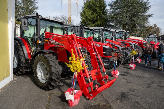 Neben der umfangreichen Traktoren- und Landmaschinenausstellung wurde mit der Übergabe von insgesamt zehn Traktoren und gleichzeitig 1.581 PS der Marke Massey Ferguson beim 114. Gady Markt in Lebring eine weitere absolute Premiere gefeiert. 