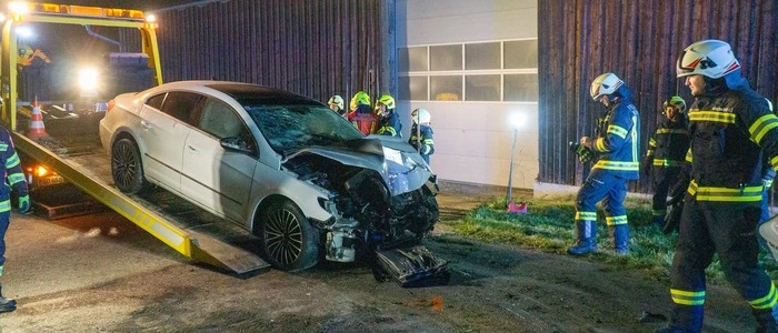 Das Auto wurde bei dem Unfall schwer demoliert