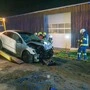 Das Auto wurde bei dem Unfall schwer demoliert