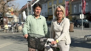 Die Organisatoren Otmar Handler und Anita Winkler freuen sich auf die 5. Ausgabe der Fahrradbörse