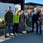 Große Freude über die Pflanzentauschmarkt-Premiere bei Elias Götz, Johannes Gepp (Naturschutzbund Steiermark), Christine Podlipnig (Blühen & Summen), Christa Rakovic (Naturstark), Wolfgang Walther (Grünen-Gemeinderat), Karl-Heinz Posch (Obmann Grüne Akademie Steiermark), Eva Schantl (Grünen-Gemeinderätin) 