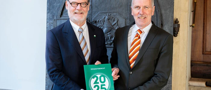 Landesrechnungshof-Direktor Heinz Drobesch mit Landtagspräsident Gerald Deutschmann (l.)