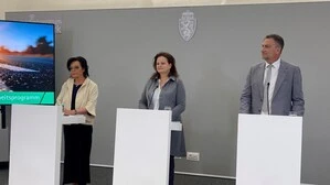 Maria Knauer-Lukas (Verkehrssicherheitsexpertin), Claudia Holzer (Verkehrslandesrätin) und Andreas Tropper (Landesbaudirektor) stellten Programm vor
