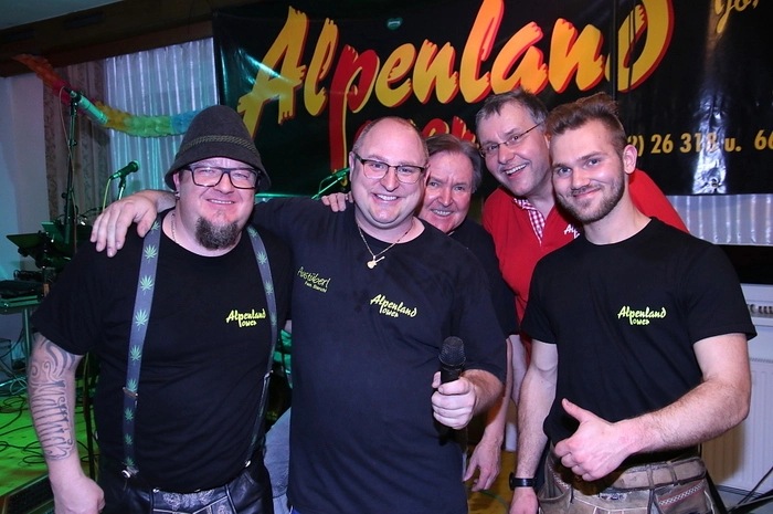 Für mitreißende Musik sorgte die Gruppe „Alpenland-Power“.
