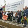 Die Bevölkerung demonstrierte gegen die Auflassung der Bahnhaltestelle Gaisfeld