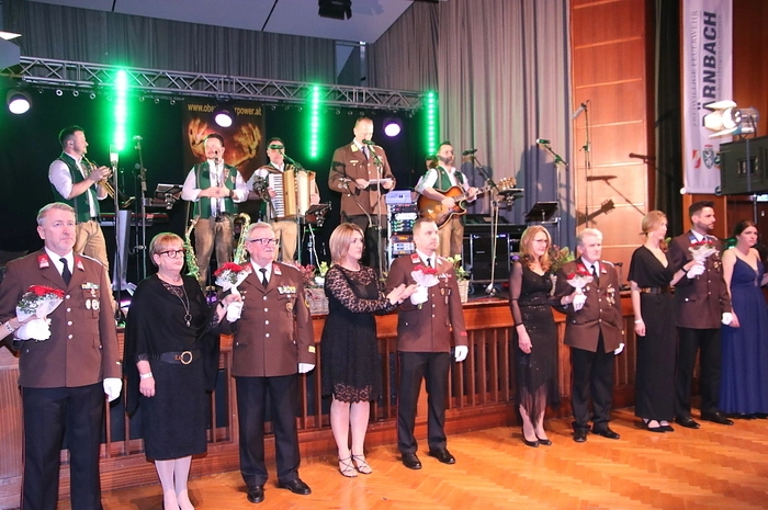 Die Gruppe „Oberkrainer Power“ sorgte für flotte Musik und beste Stimmung.
 Seinen Ausklang in den Morgenstunden fand der Bärnbacher Feuerwehrball traditionsgemäß bei einer g‘schmackigen Gulaschsuppe im Rüsthaus.