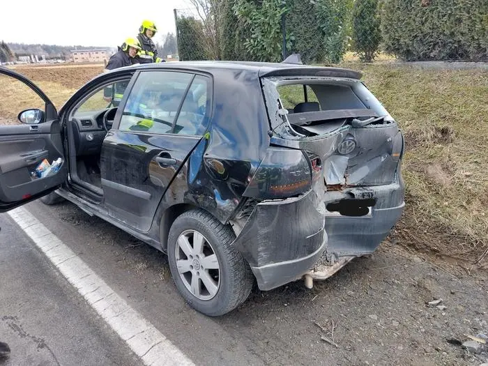 Bei dem Auffahrunfall wurden zwei Personen leicht verletzt