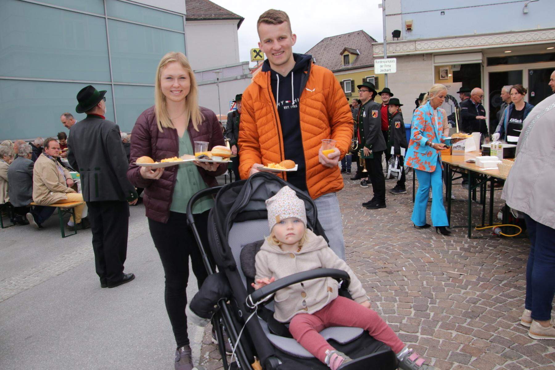 Köflach: Tausende Eier und Weckerl wurden beim Stadtfrühstück verspeist
