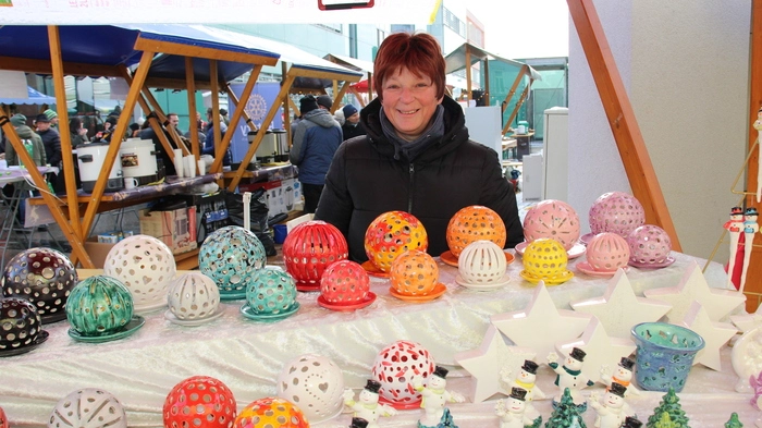 Über 50 Aussteller boten beim beliebten Köflacher Christkindlmarkt wieder ihre Handarbeiten, Geschenkideen, selbstgebackene Mehlspeisen und Kunsthandwerk rund um das Weihnachtsfest den vielen Besuchern an.