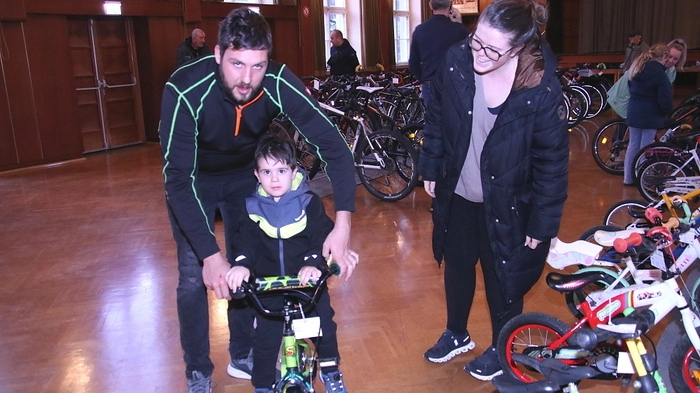 Nachdem der Bärnbacher Skibasar bereits seit vielen Jahren eine erfolgreiche Tradition hat, luden am vergangenen Wochenende die Kinderfreunde Bärnbach und die Naturfreunde Bärnbach zum zweiten Radbasar in das Volkshaus.