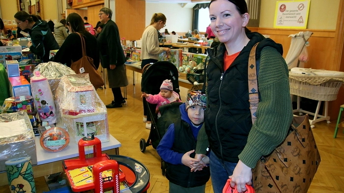 Das Voitsberger Eltern-Kind-Zentrum (EKIZ) lud zum traditionellen Baby- und Kinderbasar, diesmal in die Stadtsäle von Voitsberg, wo man sich über das große Raumangebot freute.