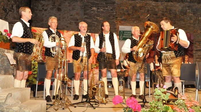 Im wunderschönen Ambiente der Burg Obervoitsberg fand am Freitag, 7. Juni 2024 ein, oberösterreichisch-steirisches Musikantentreffen statt, organisiert vom Stadtmarketing der Stadtgemeinde Voitsberg und dem ORF Steiermark.