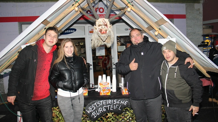 Über 30 Aussteller, Vereine, Betriebe, Künstler und Institutionen sorgten gemeinsam mit Musikanten der Musikschule Ligist für beste Adventstimmung beim beliebten Christkindlmarkt am Ligister Marktplatz.