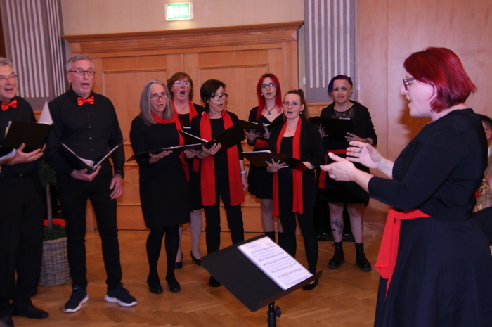 Mit ihrem flotten Programm auf höchstem musikalischen Niveau, dirigiert von Kapellmeister Manfred Brandstätter, begeisterten die Musikerinnen und Musiker ihr Publikum.
