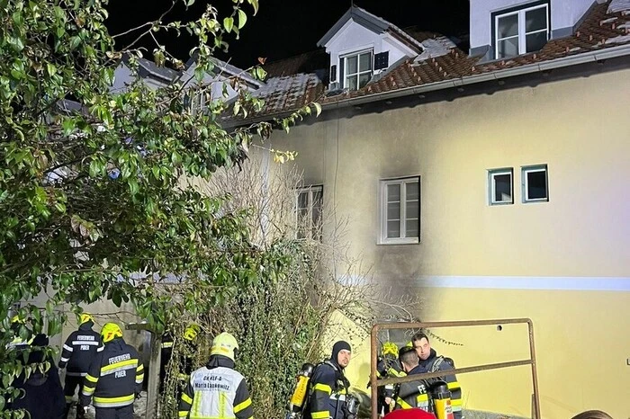 Einsatzleiter OBI Johann Bernsteiner veranlasste die Nachalarmierung der Feuerwehren Maria Lankowitz und Rosental.
