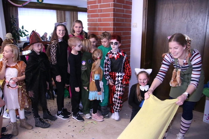 Wie immer war Kinderfasching bestens besucht, viele Eltern waren maskiert dabei.