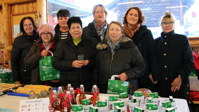 Der stürmische Wind am Samstag konnte dem „Edelschrotter Adventzauber“ nichts anhaben, denn die Halle des Eisschützenvereines bot ausreichend Schutz.