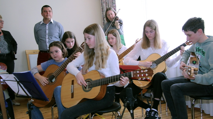 Musikschuldirektor Wolfgang Jud freute sich, so viele Besucher im „ausverkauften“ Saal des Dorfwirtes Müller in Afling (Gemeinde Bärnbach) begrüßen zu können.