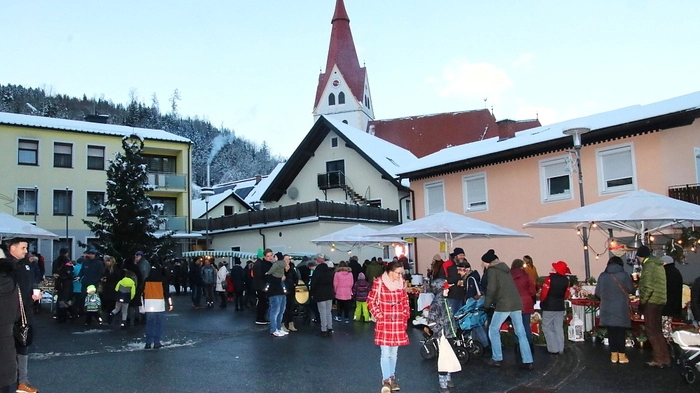Die prächtige Winterlandschaft und die heimelige Stimmung am Dorfplatz Kainach machten auch heuer wieder den Kainacher Adventmarkt zum besonderen Erlebnis.