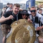 Die Sturm-Fans bejubeln den Meisterteller