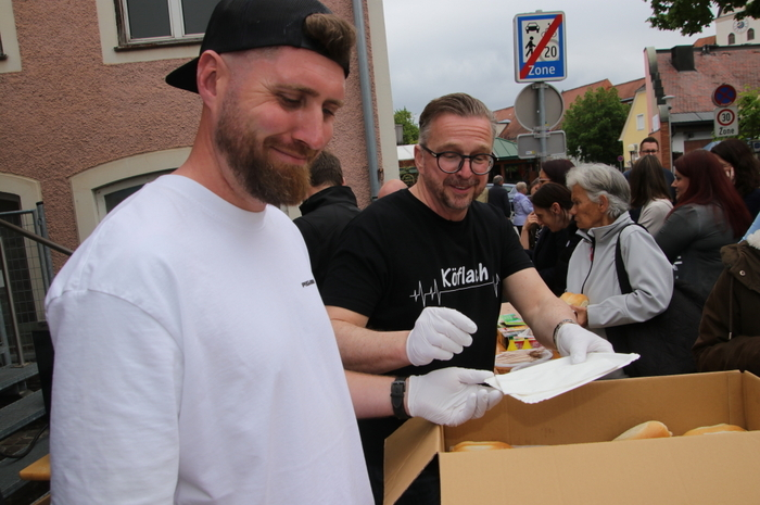 Am „Speiseplan“ standen 3300 Stück Gebäck (Semmel, Schusterweckerl und Kuchen), 1000 Eier, 1600 Portionen Butter, 3000 Aufstriche (Marmelade, Streichkäse, Honig, Nutella usw.), Unmengen an Kaffee und Limonade.