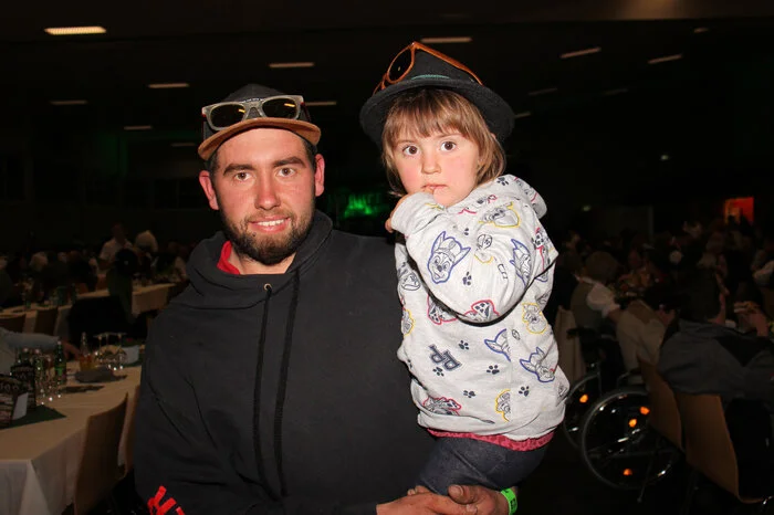 Rechtzeitig zum Jubiläumsfest wurde auch die brandneue CD mit dem Titel „SOS Verhackertbrot“ fertiggestellt und in der ausverkauften Kirschenhalle erstmals offiziell präsentiert.
