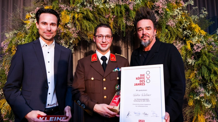 Redakteur Robert Lenhard mit Walter Wallner (Sieger Kategorie Soziales Gewissen &amp; Ehrenamt) und Sponsorenvertreter Marcel Pollauf, Leiter Stabstelle Marketing &amp; Kommunikation Arbeiterkammer Steiermark