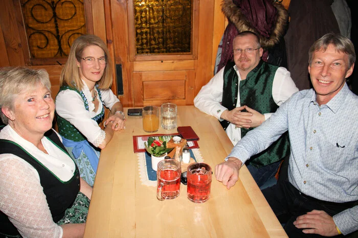 Abgerundet wurde das Gipfeltreffen der Volksmusik mit einem zünftigen Frühschoppen und Liveübertragung bei Radio Steiermark und Musik mit Ligist Blech und den jungen fidelen Lavantalern. Anja Zalar und Pauli Reicher moderierten professionell und mit Humor die CD-Präsentation von Ligist 3.