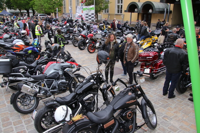 Über 170 Motorräder waren heuer am 1. Mai am Teleparkplatz aufgestellt, – wohl ein neuer Teilnehmerrekord – als Pfarrer Winfried Lembacher die Segnung der Biker, ihrer Beifahrer und der Fahrzeuge vornahm. 
