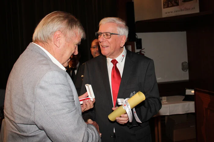 Einige Mitarbeiter wurden für besondere Leistungen geehrt. Anton Schober, Bezirksleiter des Zivilschutzverbandes Steiermark, erhielt die Henry-Dunant-Medaille.