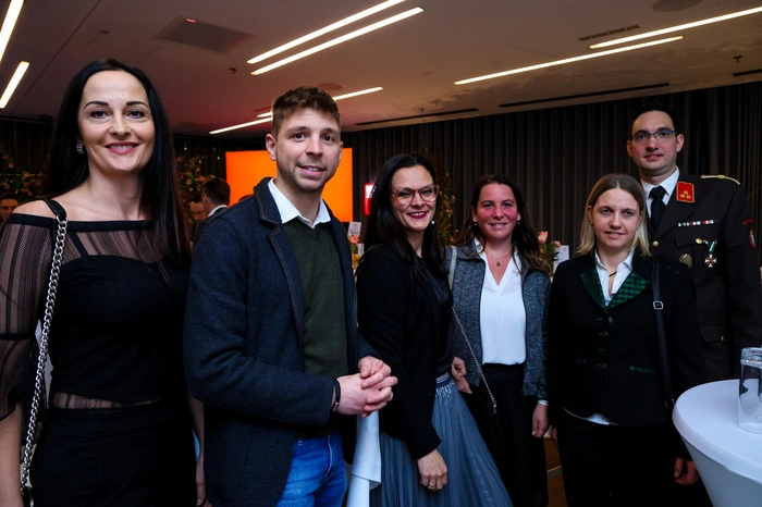 Heidi Wess, Lukas Vogl (Bürgermeister von Krottendorf-Gaisfeld), Kathrin Stern und Rita Resch (sozKom, nominiert in der Kategorie Wirtschaft und Forschung), Katharina und Gernot Marhold (nominiert in der Kategorie Ehrenamt und soziales Gewissen)