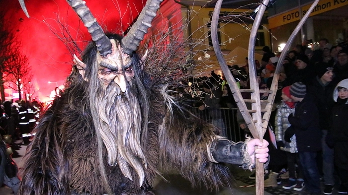 Geschätzte zehn- bis zwölftausend Besucher, 41 Gruppen und über 700 Teilnehmer, das war am Samstag der sechste Köflacher Krampuslauf.