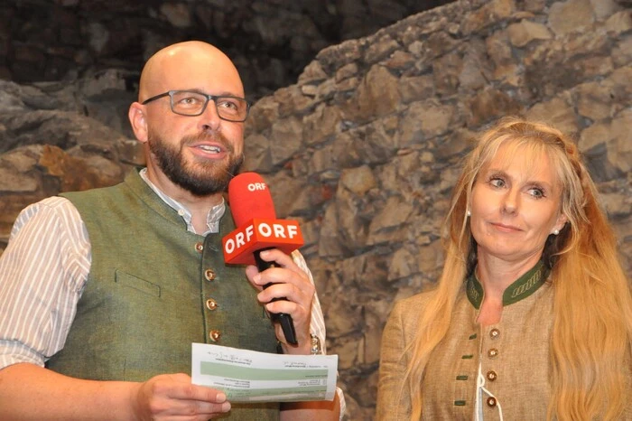 Evelyne Oswald vom Stadtmarketing Voitsberg stellte ausführlich Voitsberg und die Lipizzanerheimat mit ihrer Vielfalt an Möglichkeiten und Programmschwerpunkten für 2024 vor.
