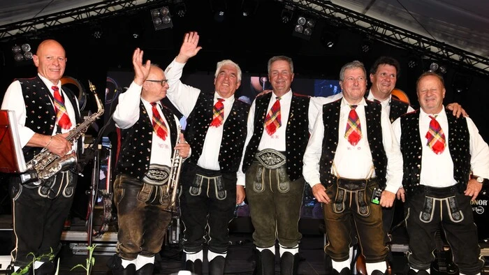 Einer der Höhepunkte beim Geburtstagsfest vom „Edlseer Fritz“ waren die beiden Auftritte der Kastelruther Spatzen. 