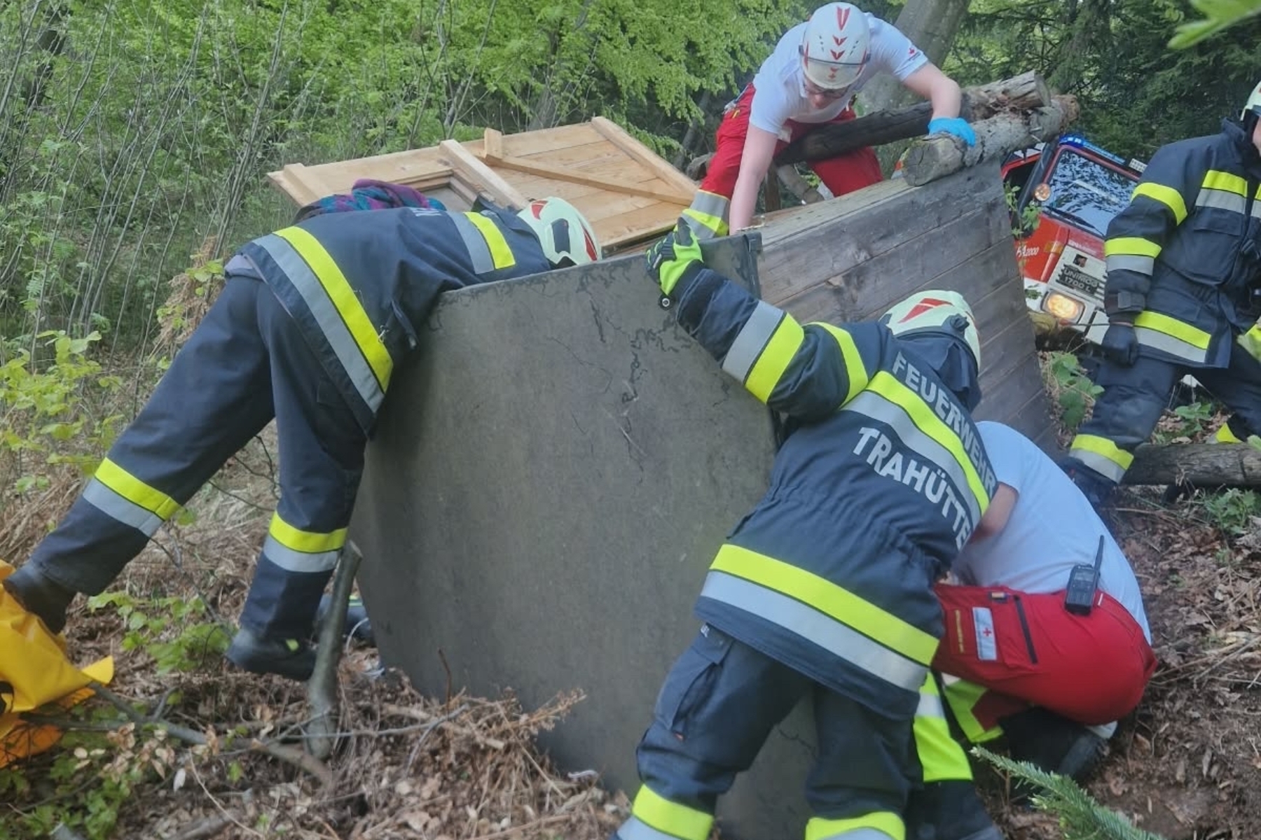 Deutschlandsberg : Zwei Verletzte: Hochsitz in Trahütten stürzte um